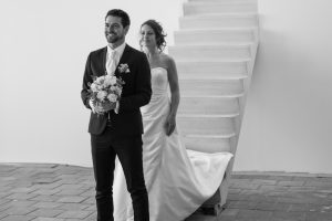 Bruidsfotografie huwelijksfotografie creatief zwartwit bruidspaar
