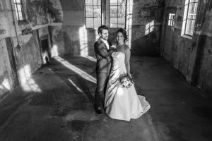 Bruidsfotografie huwelijksfotografie zwartwit fotoshoot bruidspaar