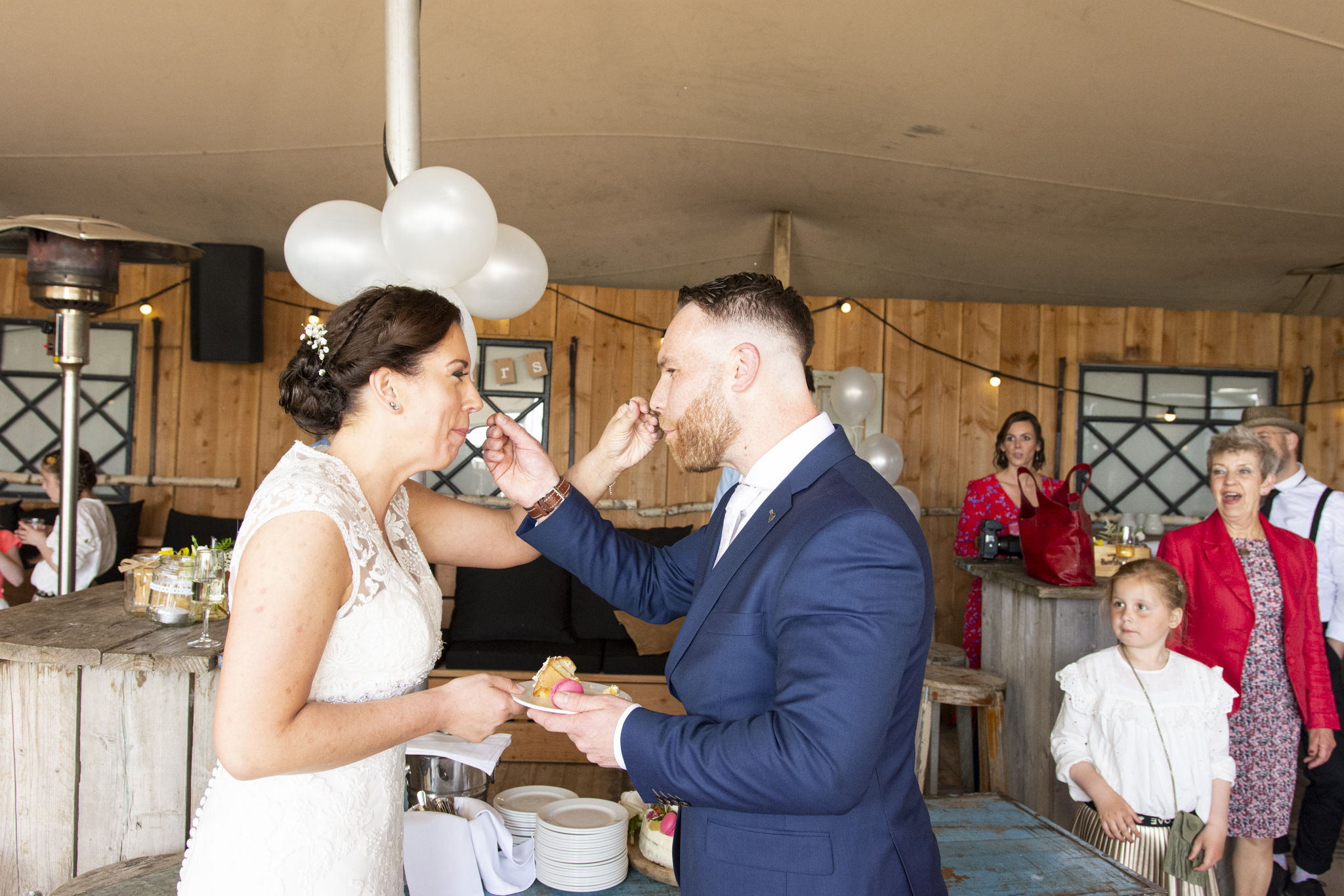 Bruidsfotografie huwelijksfotografie taart