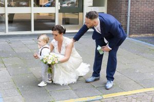 Bruidsfotografie huwelijksfotografie bruidspaar kinderen